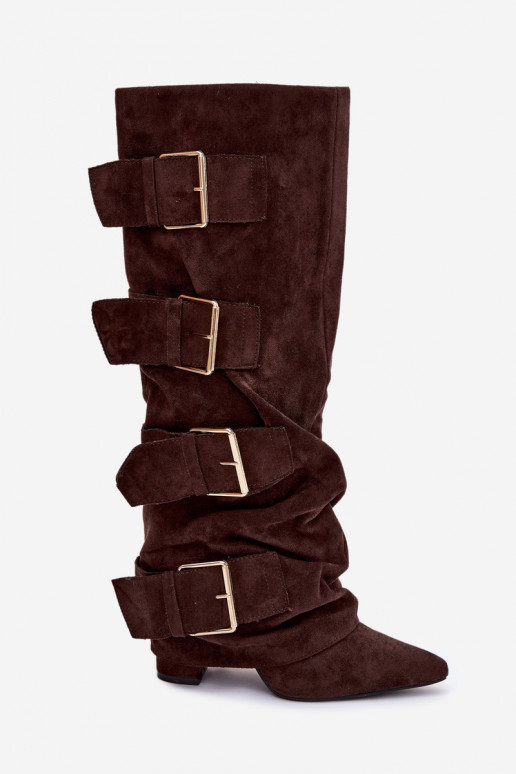 Čokoládové dámske vysoké čižmy s podpätkami, zlatou sponou a rozšíreným zvrškom z umelého semišu Isave