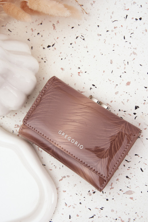 Lakovú dámsku peňaženku s leskom slonovinovej farby Cermina