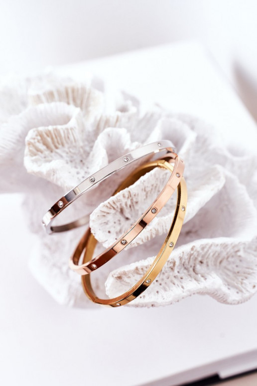 Oceľový náramok s trblietavými otvormi strieborná farba