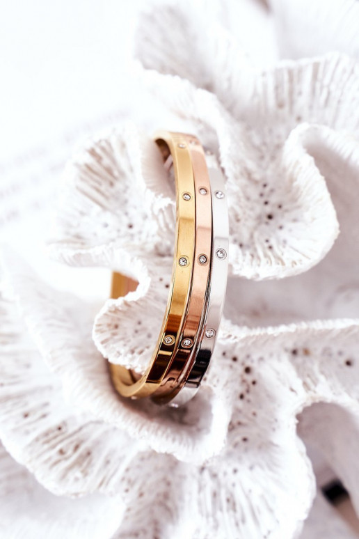 Oceľový náramok s trblietavými otvormi strieborná farba