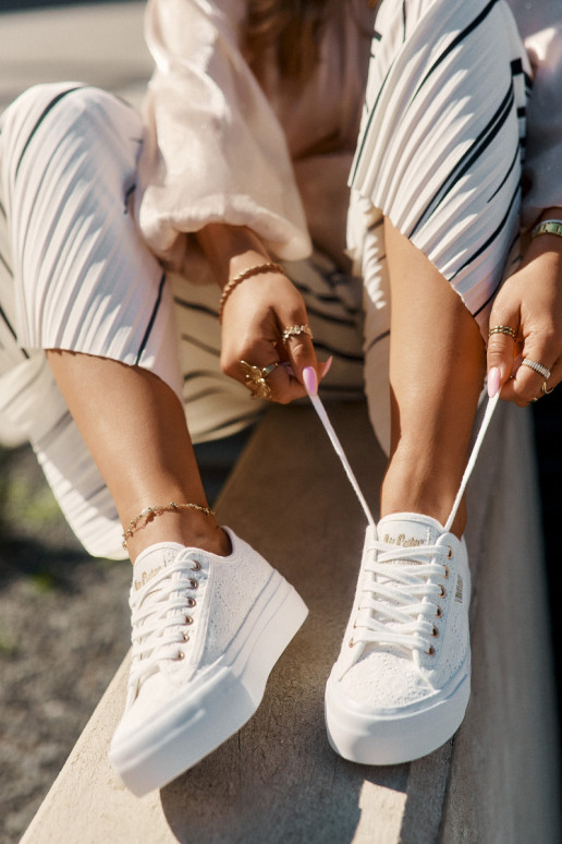 Bežná obuv s čipkou Lee Cooper LCIN-25-31-3438L biela farba