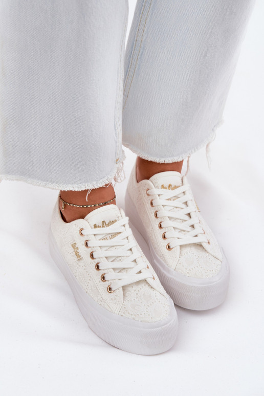 Bežná obuv s čipkou Lee Cooper LCIN-25-31-3438L biela farba