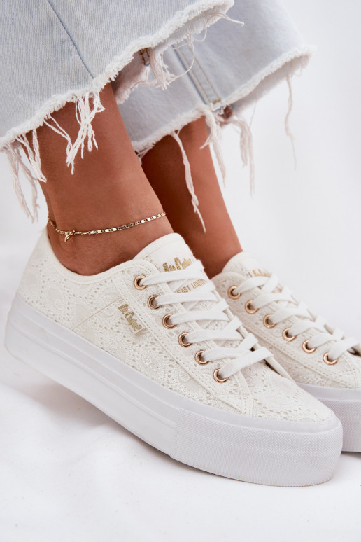 Bežná obuv s čipkou Lee Cooper LCIN-25-31-3438L biela farba