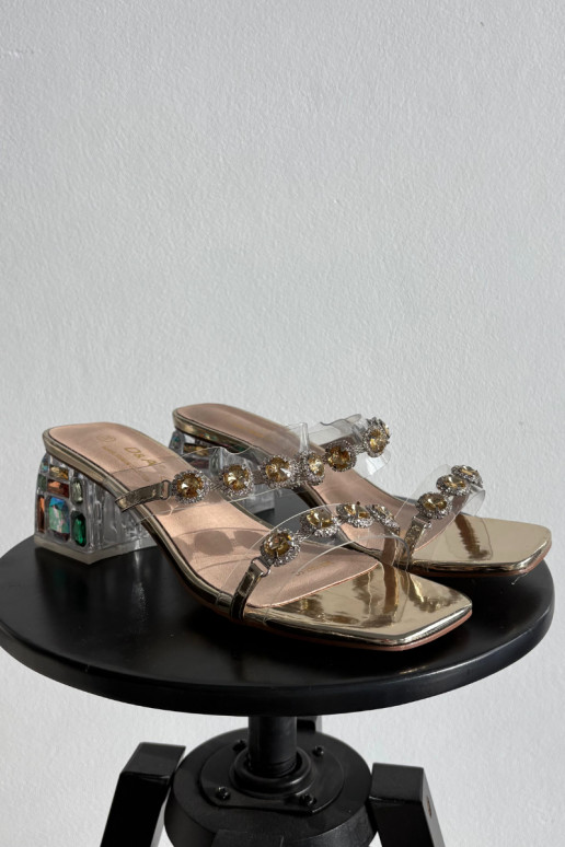 Dámske papuče so svietiacimi otvormi D&A MR1037-02 zlatej farby