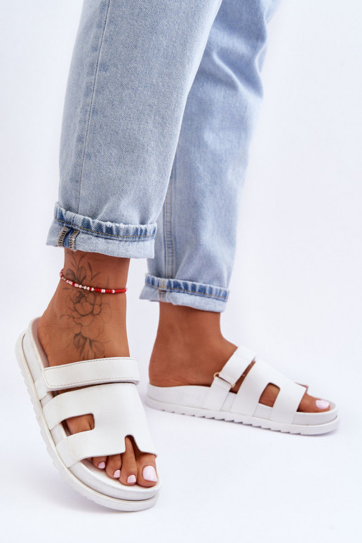 Klasický model Dámske papuče biela farba Molie