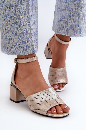 Dámske sandále s podpätkami z eko kože zlatej farby Horissa