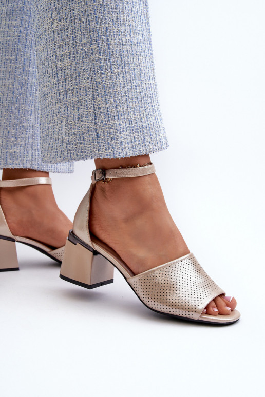 Dámske sandále s podpätkami z eko kože zlatej farby Horissa