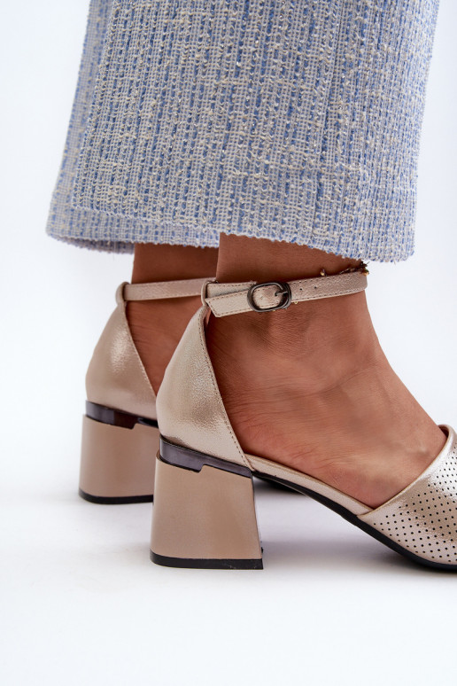 Dámske sandále s podpätkami z eko kože zlatej farby Horissa