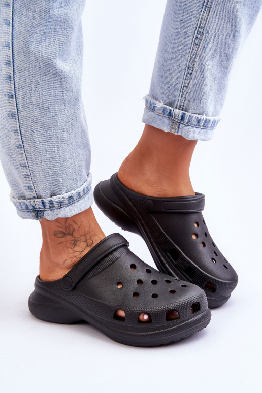 Penové šľapky Crocs s trendovou masívnou podrážkou čierna Katniss