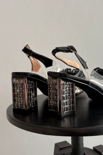 sandále s podpätkami s ozdobami D&A MR52-238 čierna 2