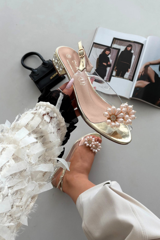 Perregimi sandále Zapnuté nízkom opätku S Ornatemi Detalami D&A MR52-229 zlatej farby