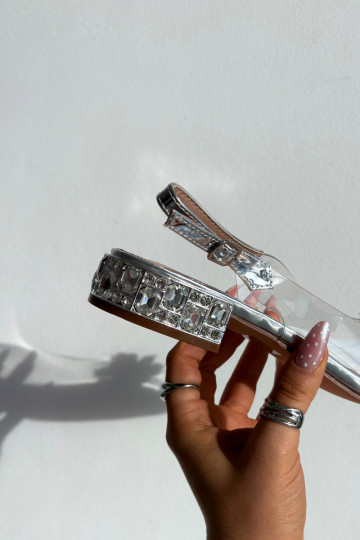 Perregimi sandále Zapnuté nízkom opätku S Ornatemi Detalami D&A MR52-229 strieborná farba 2