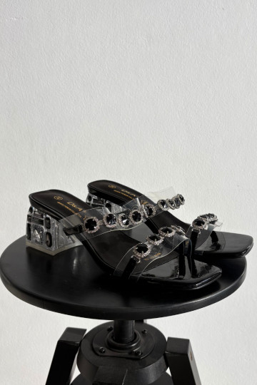 Dámske papuče so svietiacimi otvormi D&A MR1037-02 čierna