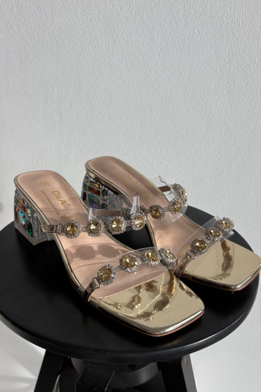 Dámske papuče so svietiacimi otvormi D&A MR1037-02 zlatej farby