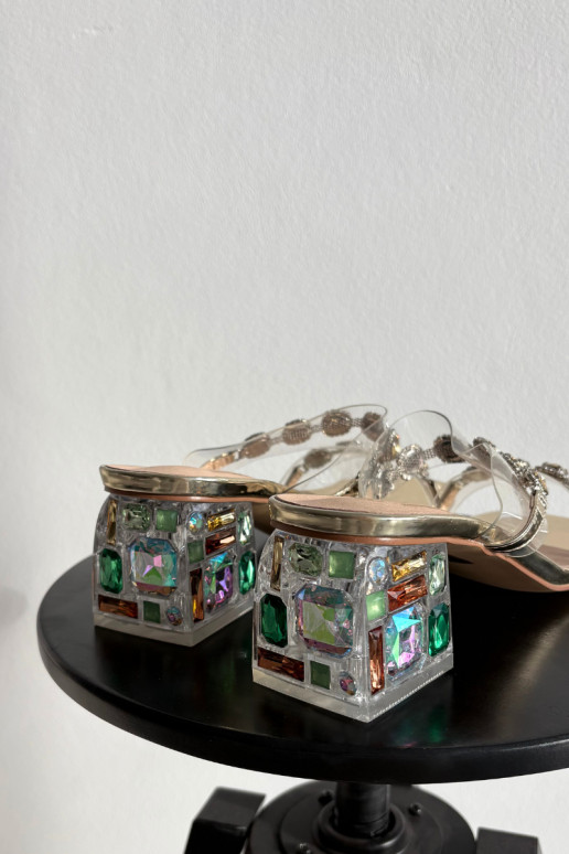 Dámske papuče so svietiacimi otvormi D&A MR1037-02 zlatej farby