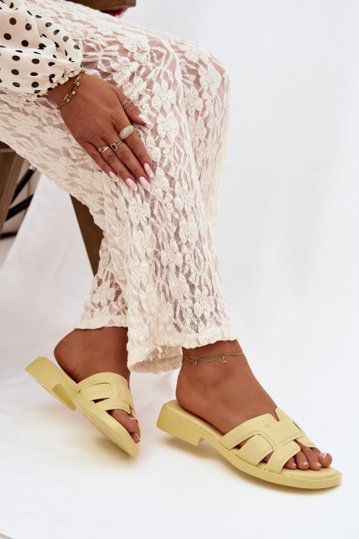 Dámske papuče so širokými podpätkami žltá Lorania