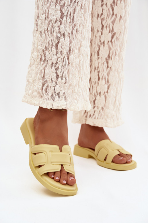 Dámske papuče so širokými podpätkami žltá Lorania