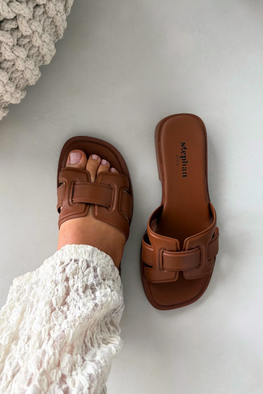 Dámske papuče so širokými podpätkami Hnedá farba Lorania