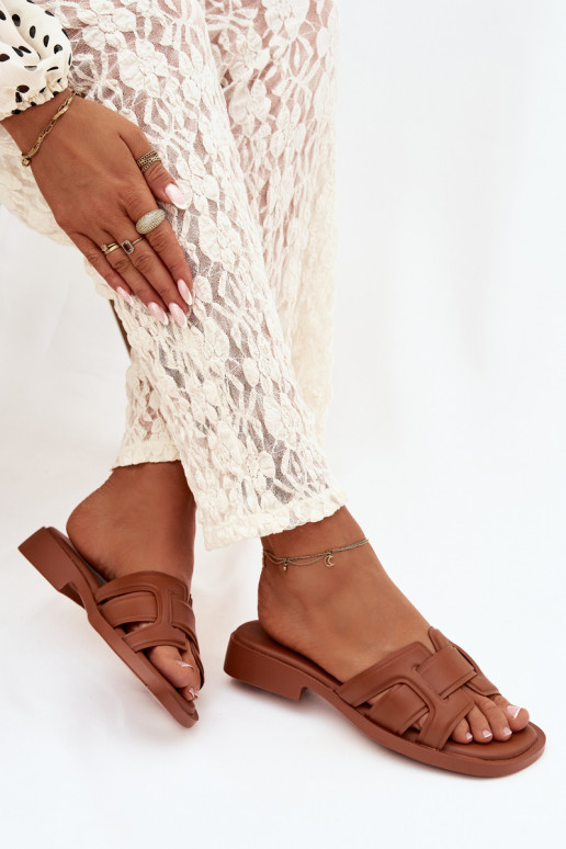 Dámske papuče so širokými podpätkami Hnedá farba Lorania