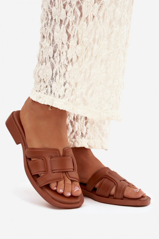 Dámske papuče so širokými podpätkami Hnedá farba Lorania