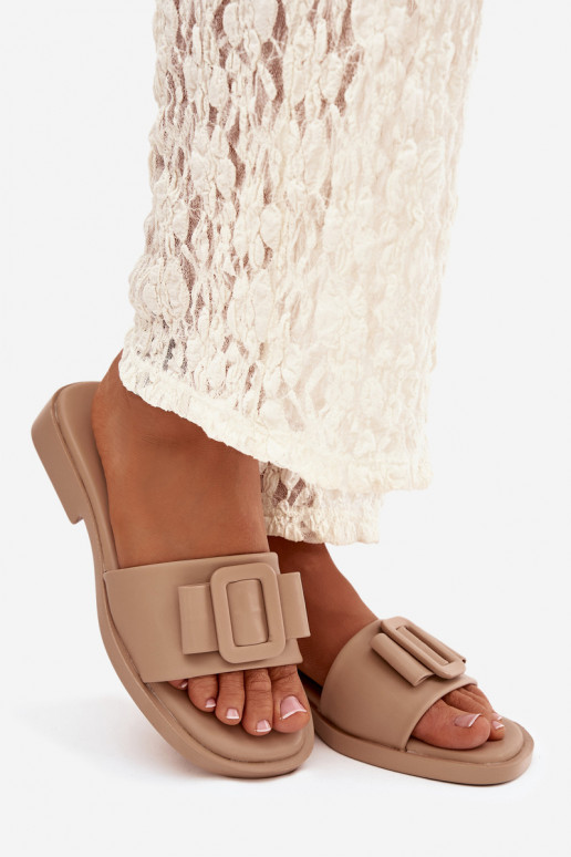 Dámske papuče so širokými podpätkami s prackami béžová Melivra