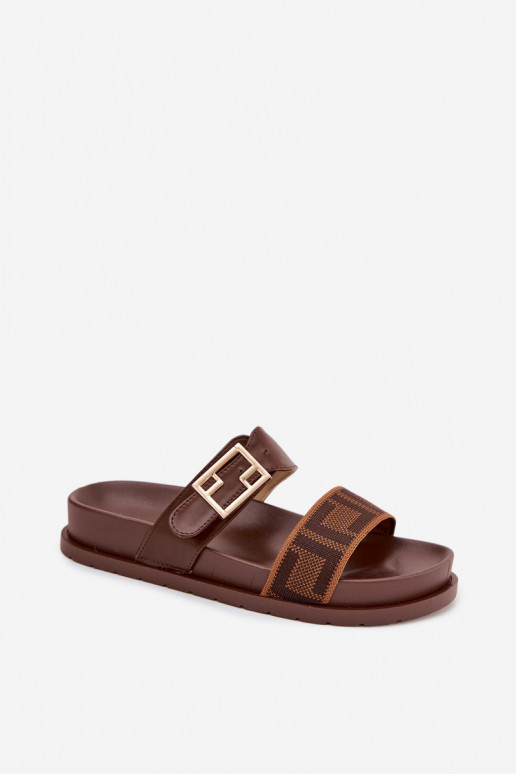 Dámske papuče so zlatými sponami, hnedé