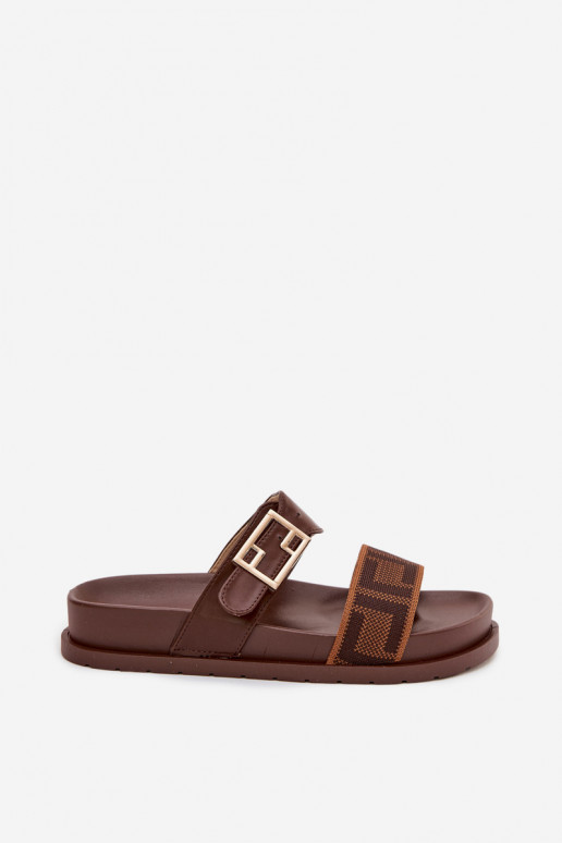 Dámske papuče so zlatými sponami, hnedé