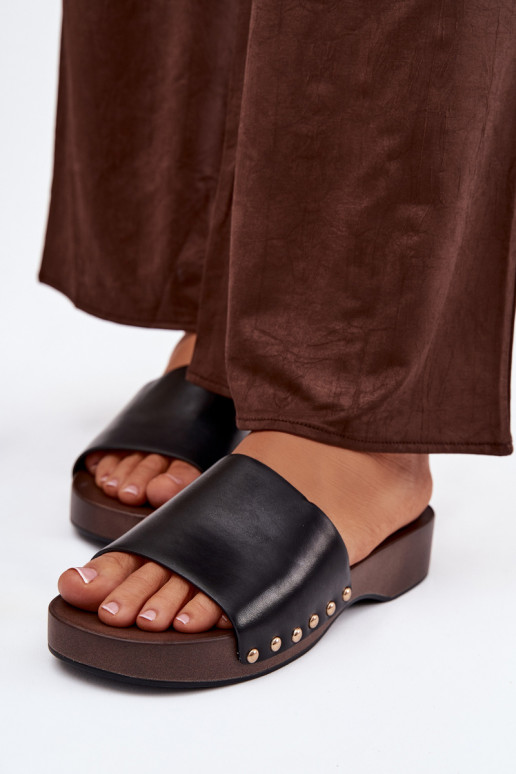 Dámske papuče Ze zlatej farbymi Svorníky čierna Terissa