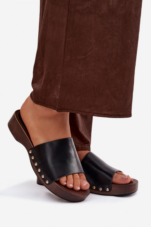 Dámske papuče Ze zlatej farbymi Svorníky čierna Terissa