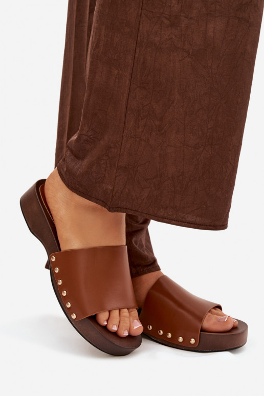 Dámske papuče s nitmi Hnedá farba Terissa