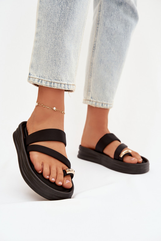 materiál Dámske papuče S pruhmi I zlatej farbym Detalem čierna Farielle