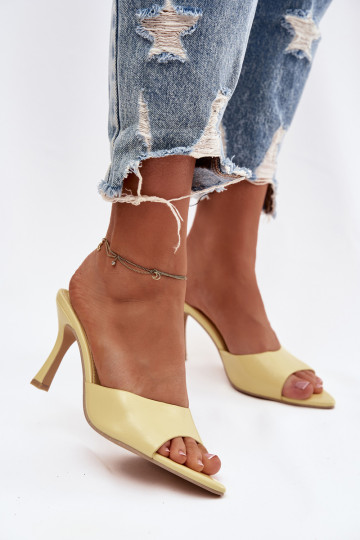 s lakovým efektom Dámske papuče s podpätkami žltá Lirissa 2