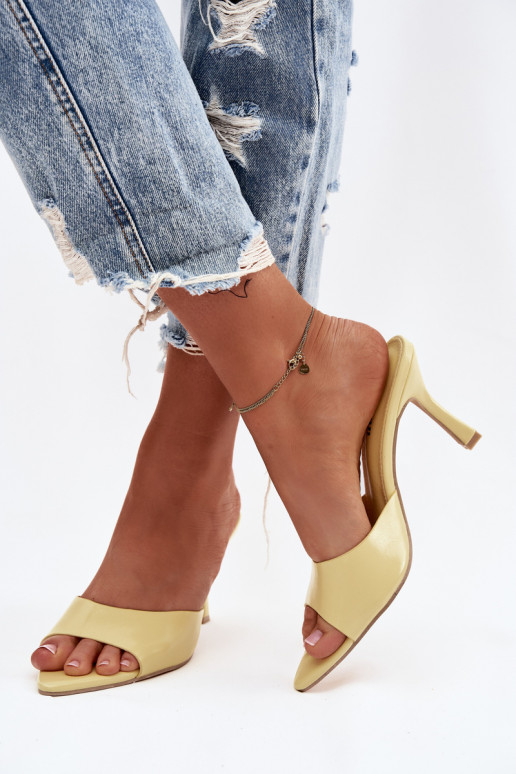 s lakovým efektom Dámske papuče s podpätkami žltá Lirissa