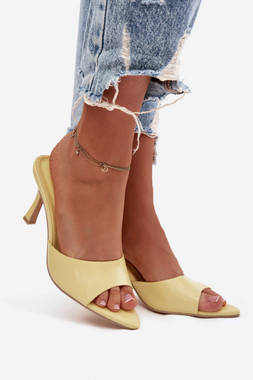 s lakovým efektom Dámske papuče s podpätkami žltá Lirissa