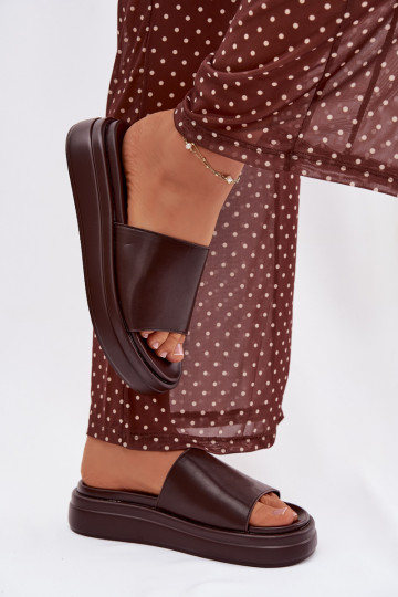 Módne šľapky v čokoládovej farbe s platformou Tanelisse