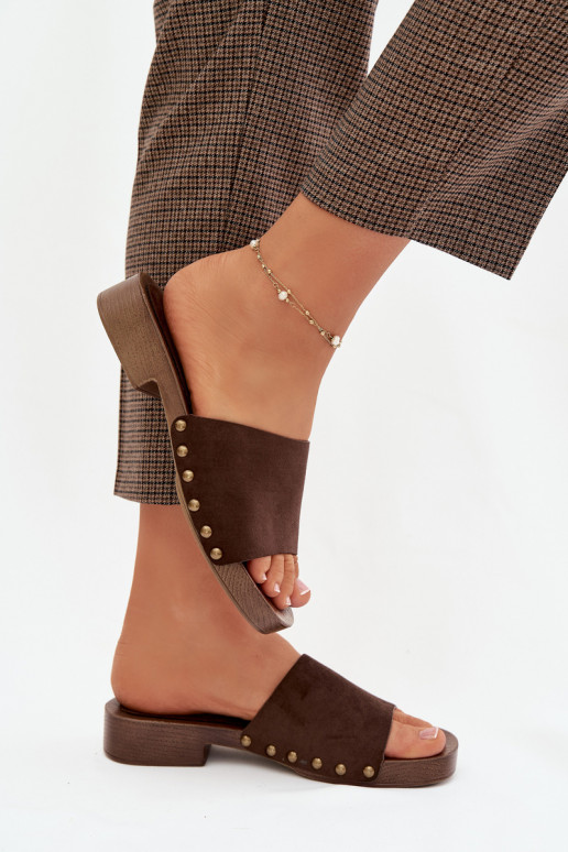 Dámske papuče so širokými podpätkami Ze zlatej farbymi Svorníky CzekoladoIne Girella