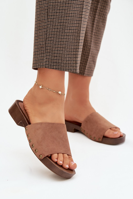 Dámske papuče so širokými podpätkami Ze zlatej farbymi Svorníky Hnedá farba Girella