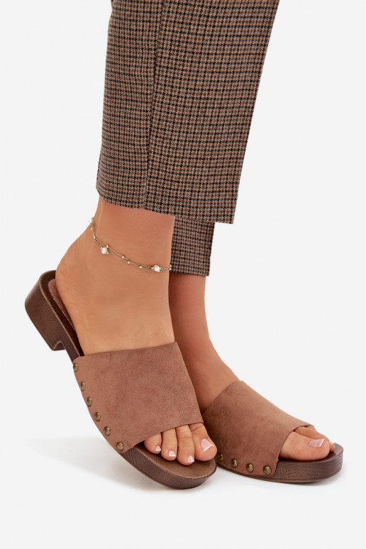 Dámske papuče so širokými podpätkami Ze zlatej farbymi Svorníky Hnedá farba Girella