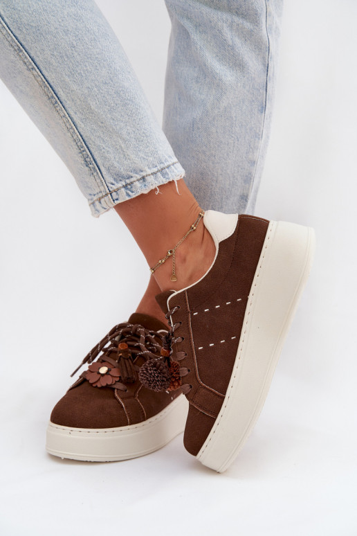 Tenisky model obuvi Dámske s platformou S Ornatemi Pomponami CzekoladoIne Corinna