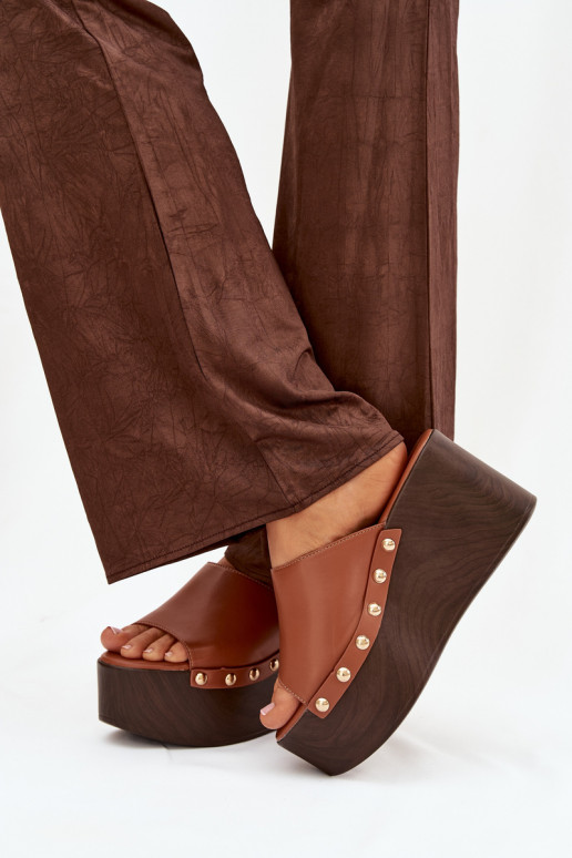 Dámske papuče Zapnuté INedge s nitmi Hnedá farba Máreline