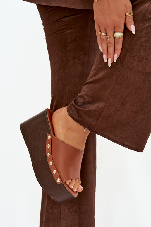 Dámske papuče Zapnuté INedge s nitmi Hnedá farba Máreline