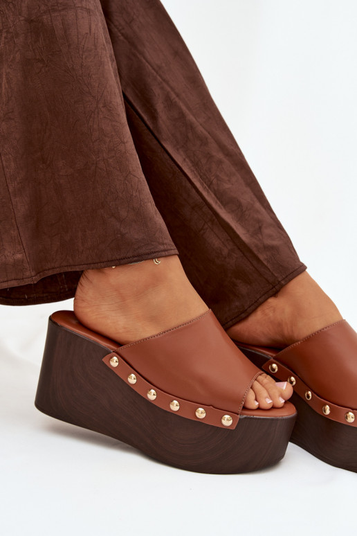 Dámske papuče Zapnuté INedge s nitmi Hnedá farba Máreline