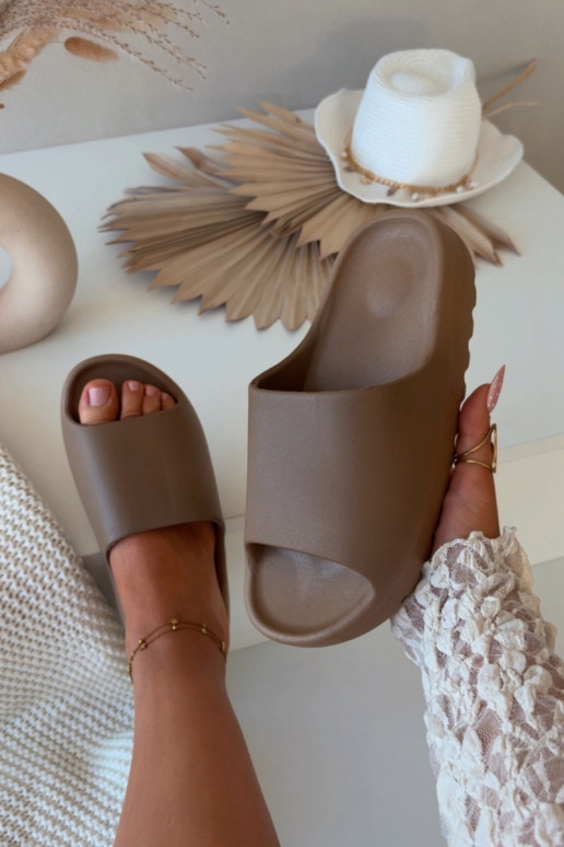 Hnedé dámske šľapky Olyria s platformou