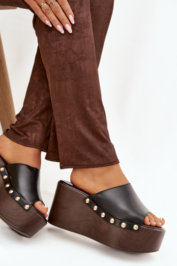 Dámske sandále na platforme s cvočkami v čiernej farbe Taireline