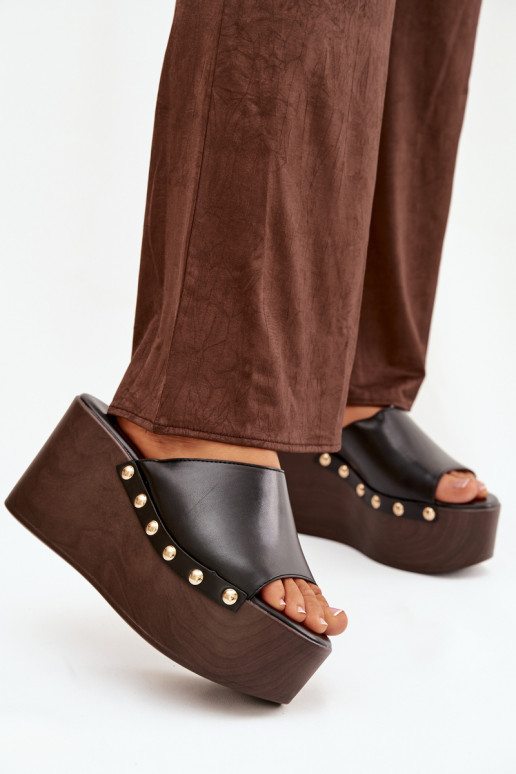 Dámske sandále na platforme s cvočkami v čiernej farbe Taireline