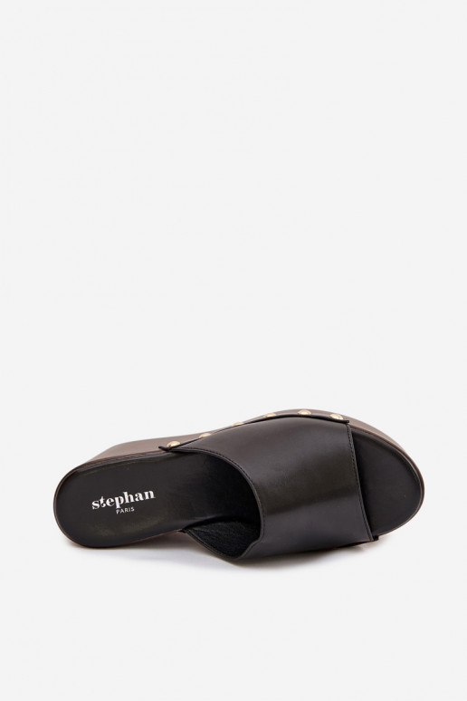 Dámske sandále na platforme s cvočkami v čiernej farbe Taireline