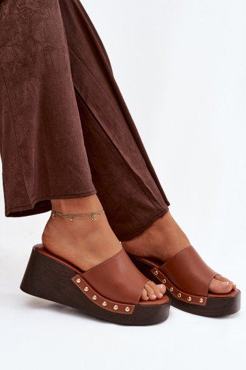 Módne platformové šľapky v zlatej farbe Arionne, hnedé