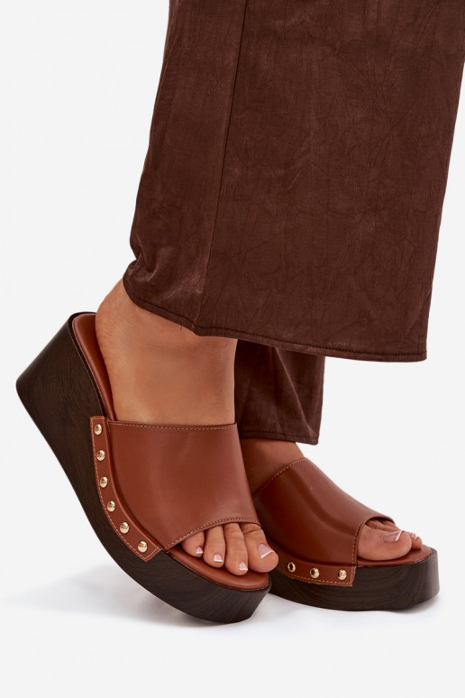 Módne platformové šľapky v zlatej farbe Arionne, hnedé