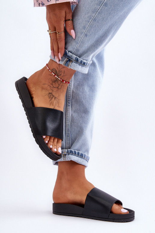 Klasický model Dámske Papuče čierna Rolien