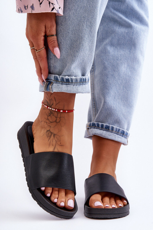 Klasický model Dámske Papuče čierna Rolien